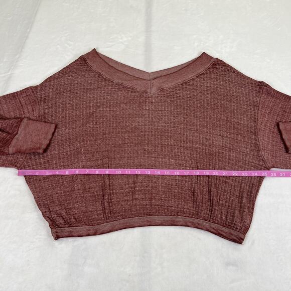 We The Free Shirt Sz Medium Oversized Waffle Knit Maroon V-Neck Long Sleeve FS - Picture 3 of 8
